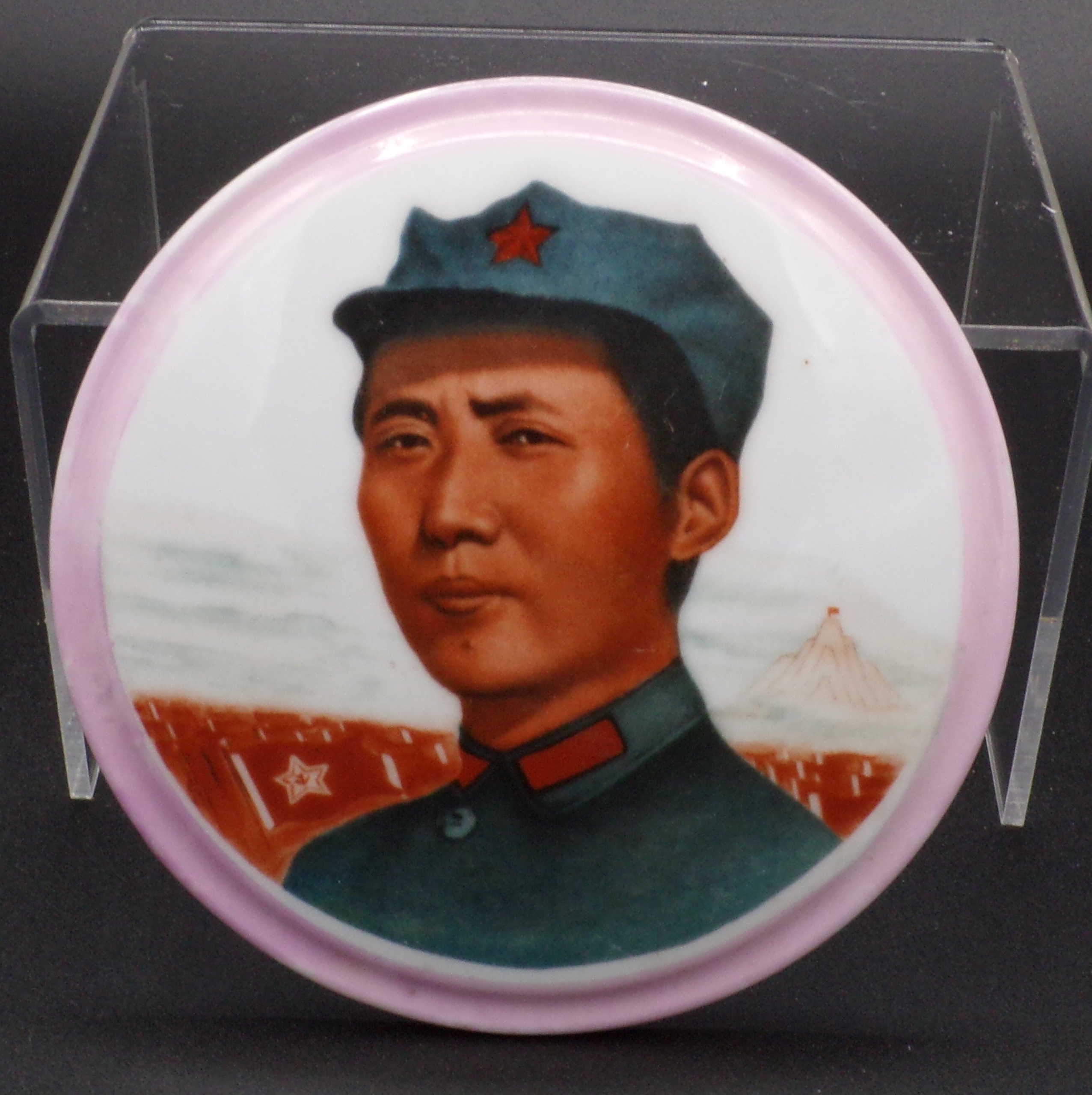 Large Porcelain Button of Young Mao Zedong 年轻毛主席的大陶瓷像章