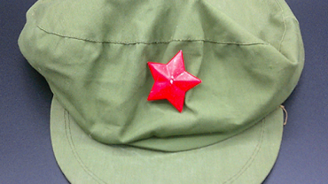 Revolutionary hat with a red "five-star"