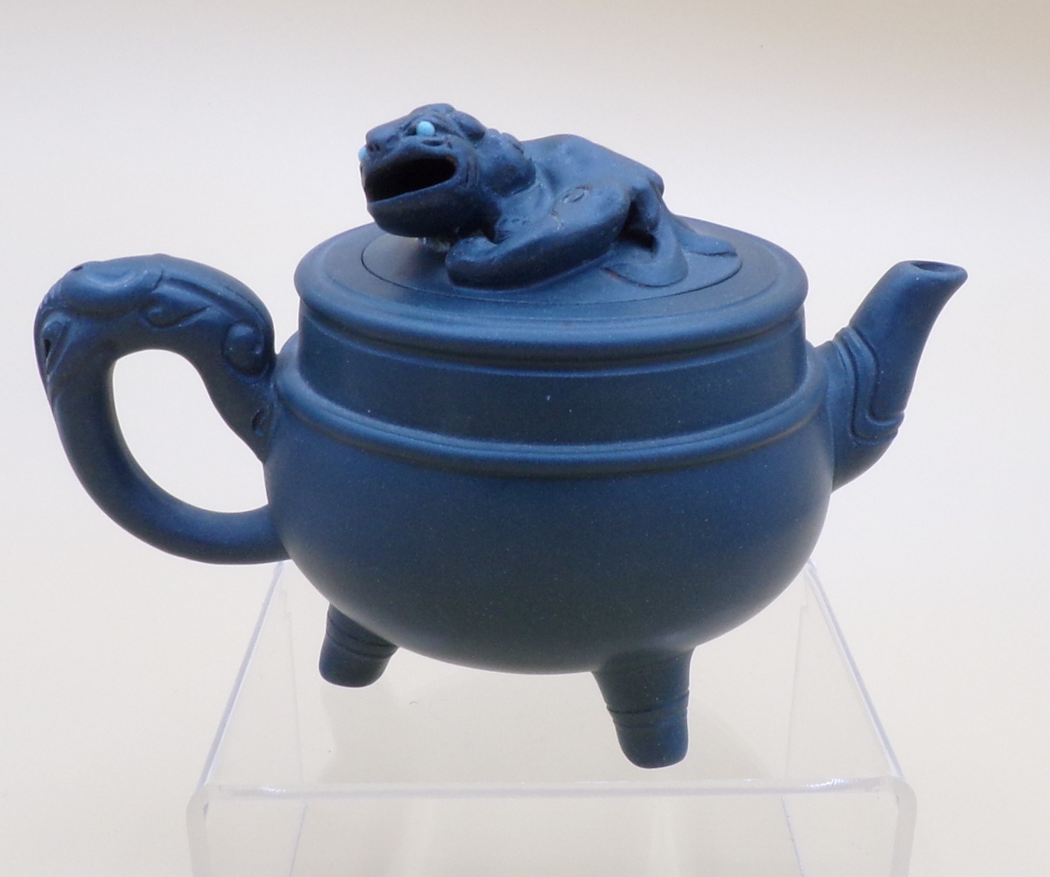 Teapot with Lion 紫砂茶壶有狮子盖