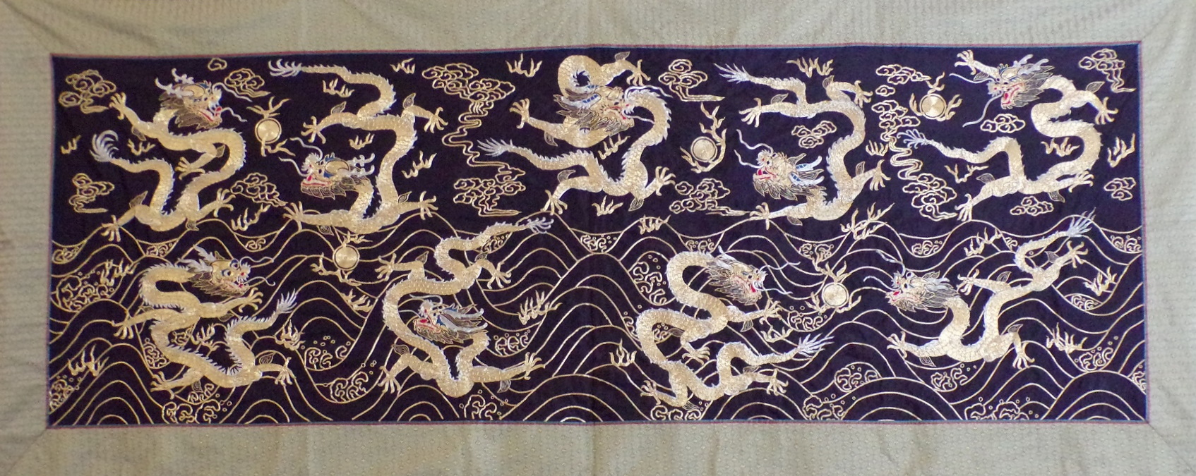 Silk “Nine-Dragon Wall” 绸缎九龙壁